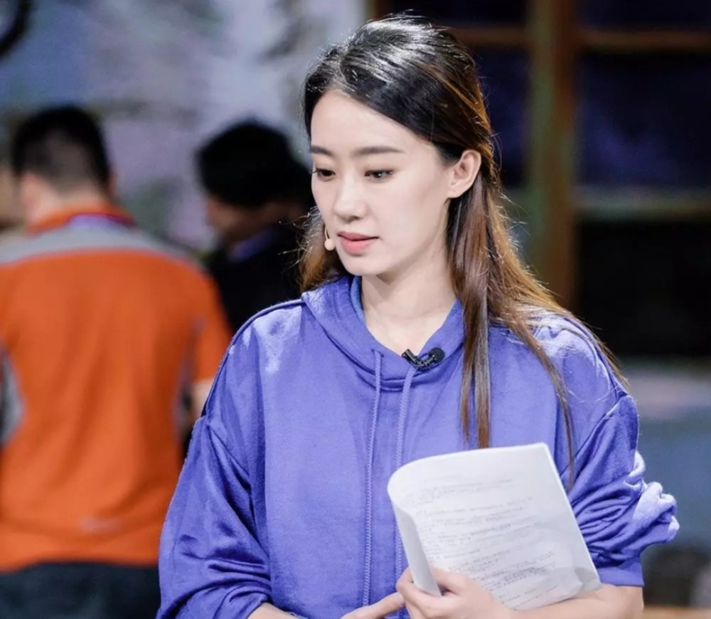 后来,张小斐作为贾玲团队一员加盟东方卫视喜剧真人秀《欢乐喜剧取贩