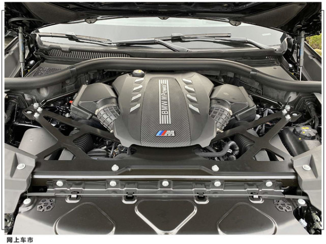 宝马x5 m实拍曝光!搭4.4t v8引擎,内配红色运动座椅