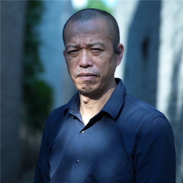 追求艺术的何云昌:用自己的肋骨做项链,送给5位爱人