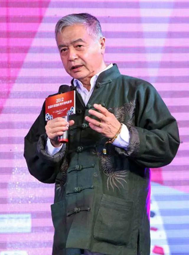 从小喜欢文艺的李连生上世纪60年代初毕业于北影电影学校表演班,之后