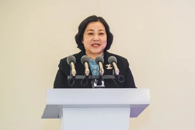 区人大常委会主任屈玲妮,区政府副区长,科技镇长团团长曹岩出席活动