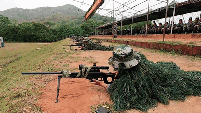 0m这次枪王争霸赛是驻香港部队狙击手集训的一部分,在实战背景下