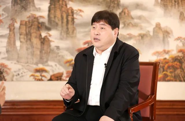 旅游带动村民致富等话题展开交流做客新华网河北频道涉县县委书记邢晟