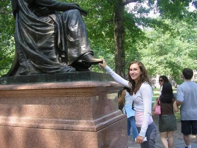 我在图书馆准备 final,转身就撞上了裸奔的大部队……|耶鲁大学|哈佛