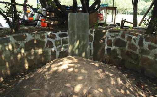 遗民老似孤花在陈迹闲随旧燕寻江苏省常熟钱谦益墓