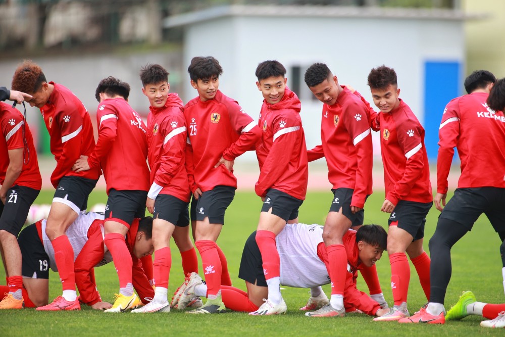 体育足球贵州足球俱乐部备战2021中甲联赛