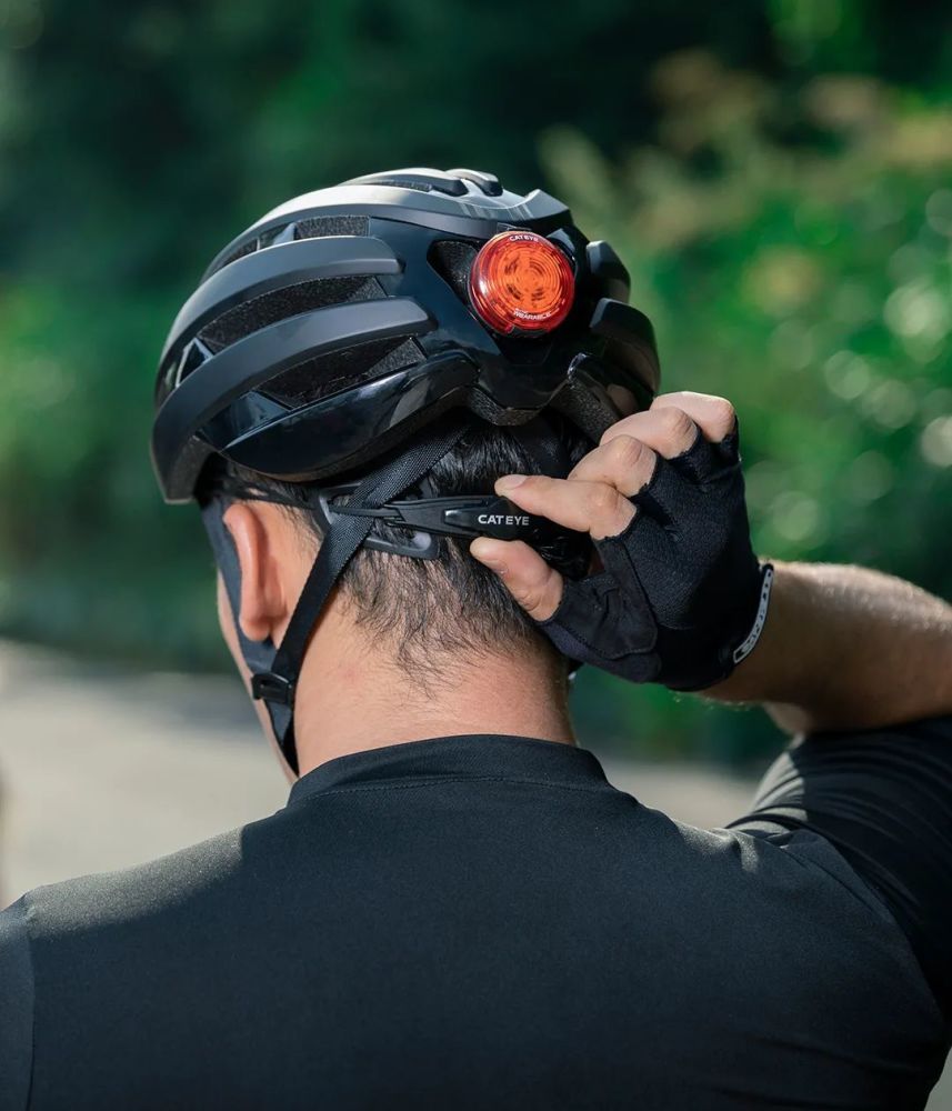 为安全加分-尾灯一体式安全帽