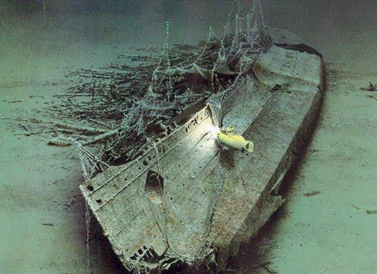 德国击沉的英国豪华邮轮惨烈堪比泰坦尼克号图4是沉没的瞬间