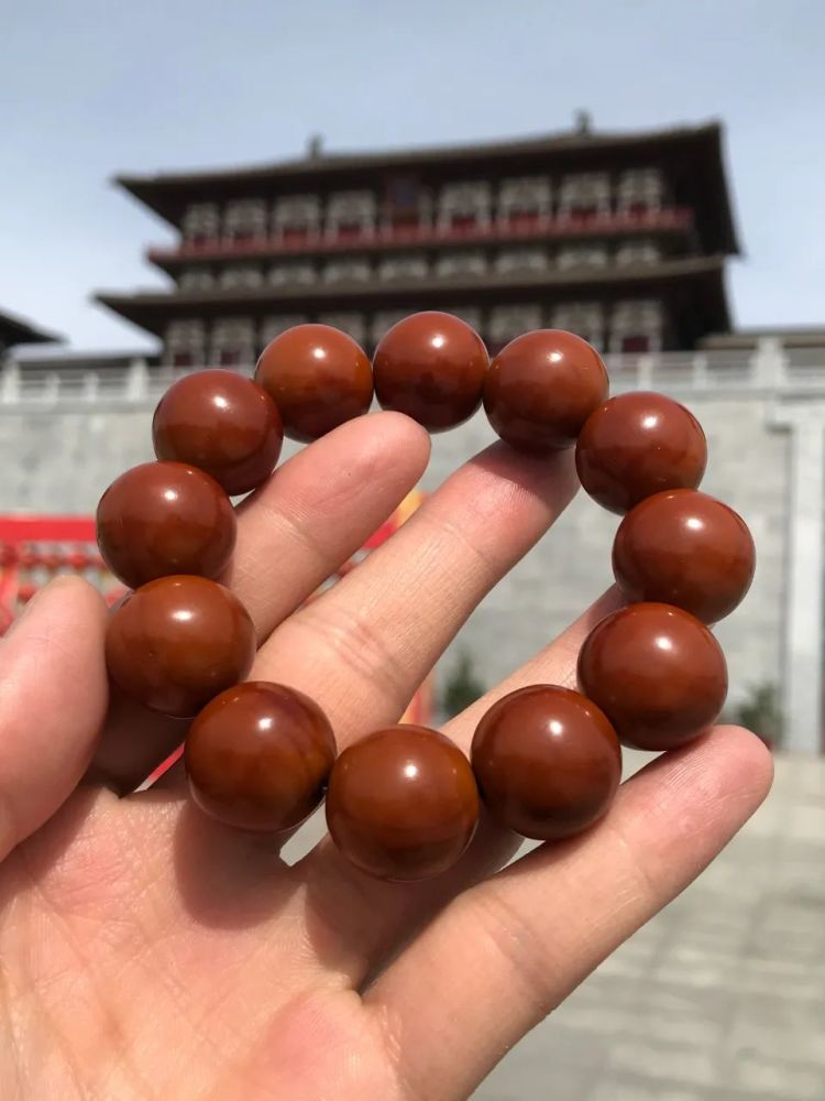 橄榄核为什么越戴越黑橄榄核雕发黑怎么办