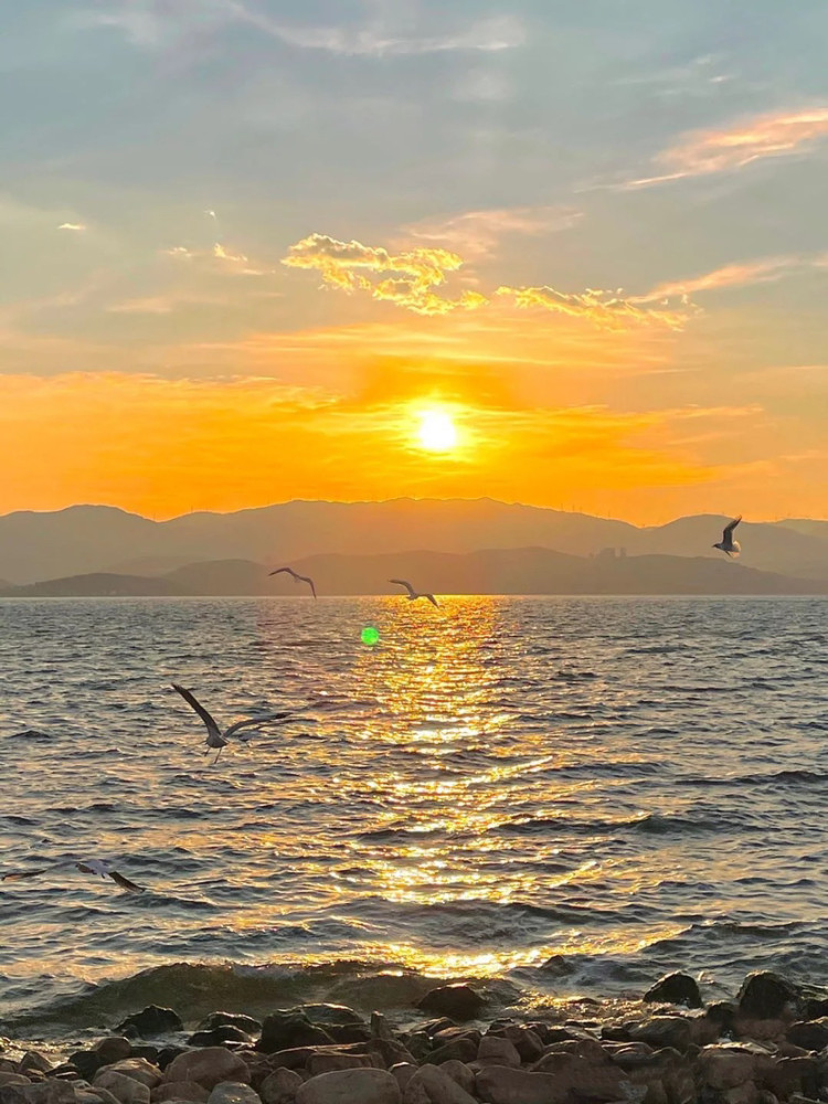 大理洱海的日出_腾讯新闻