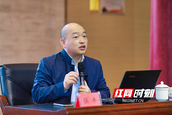 教学指导专业委员会专家,浙江省教育厅教研室副主任张丰作专题讲座