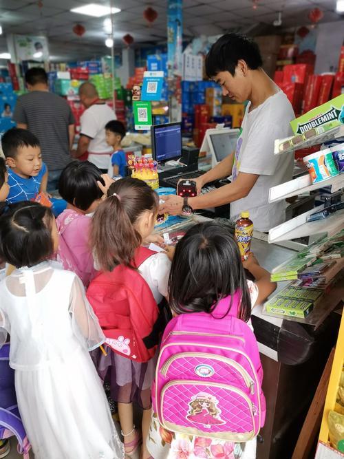 学校100平的小卖部承包价320万校园超市为何成为香饽饽