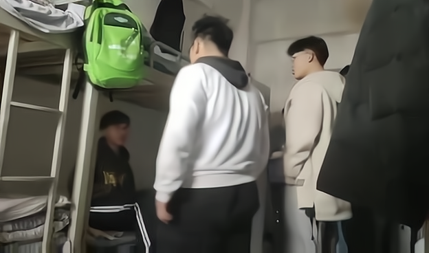 河南濮阳,濮阳某中学寝室内发生校园暴力事件