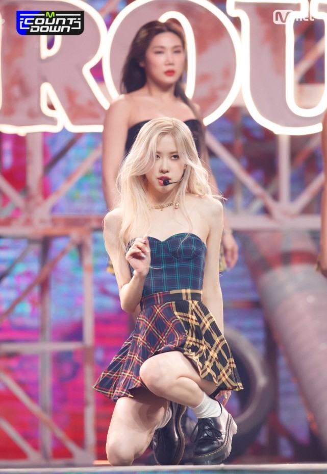 blackpink朴彩英rosé绝美小裙子壁纸头像分享