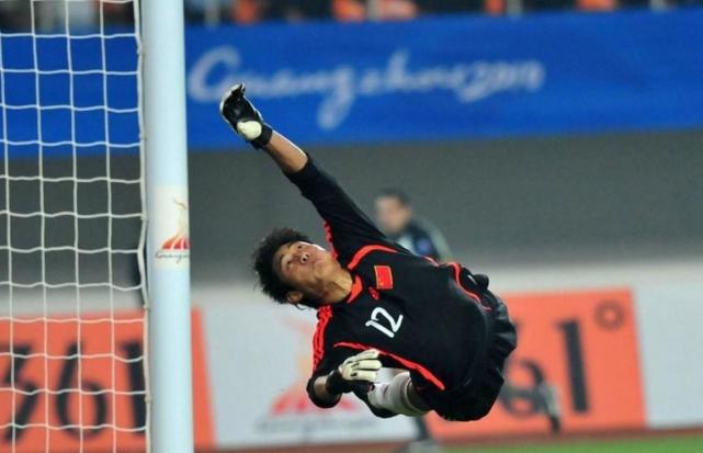 前国门刘云飞复出,曾因吸毒早早退役,如今42岁再战足坛!