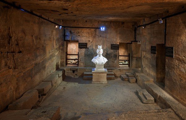 芒砀山黑洞无人敢进,曹操在此盗走72船金银宝物,奠定了曹魏大业_腾讯