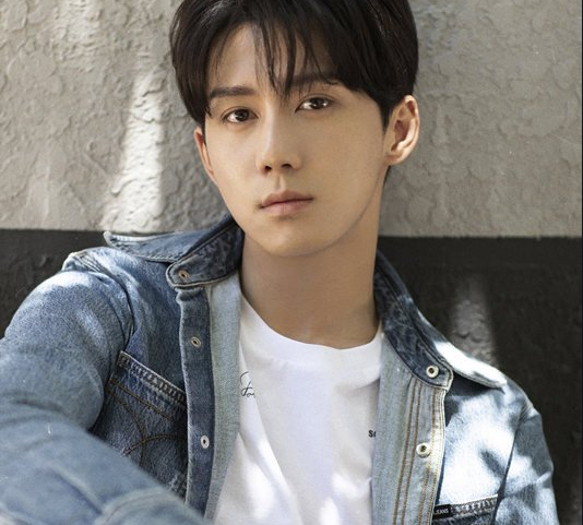 新疆男孩子王一哲也是个90后的小鲜肉,不得不说,于妈手下的帅哥就是多