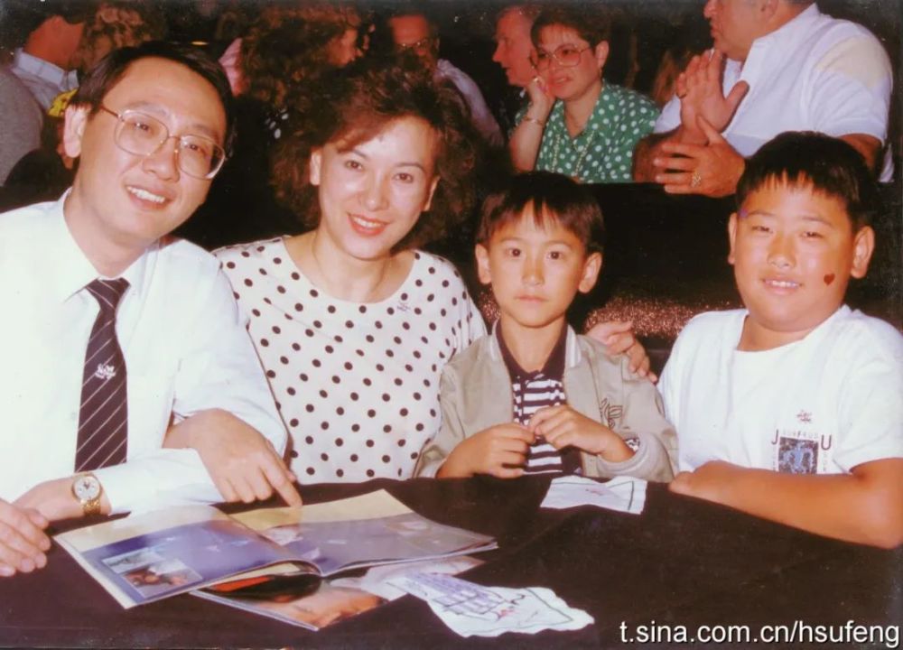 婚後,徐楓先後生下長子湯子嘉,次子湯珈鋮.