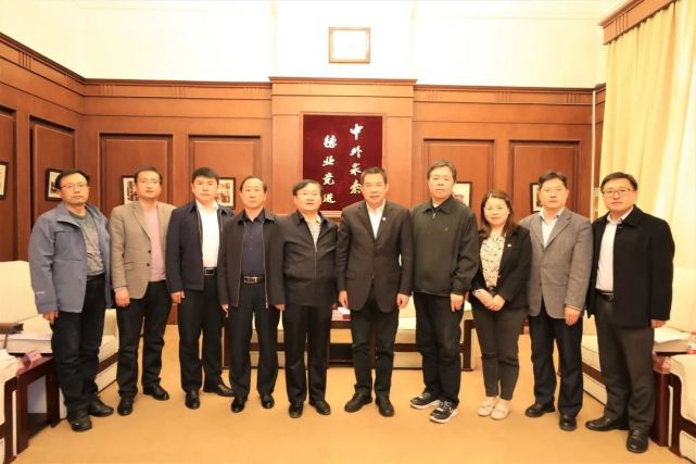 鲍成超高度肯定了我校在前期开展的项目合作中起到