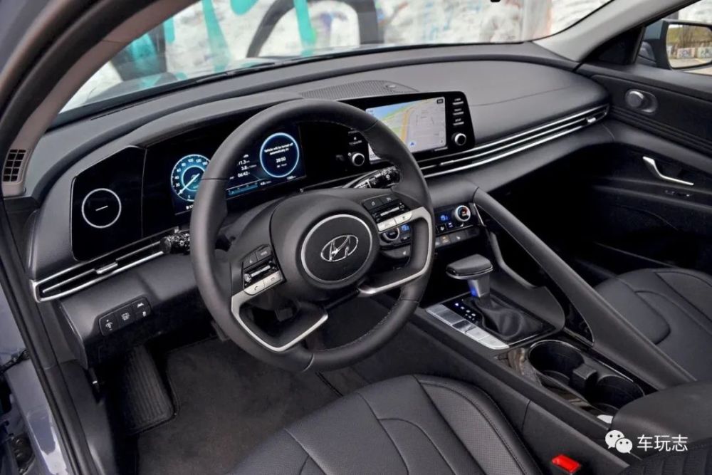 2021年美版现代伊兰特混合动力除了塑料内饰有点失分
