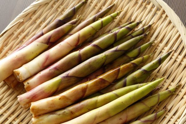 九,安顺开发区郭记黑竹笋火锅店购进的竹笋干,二氧化硫残留量不符合