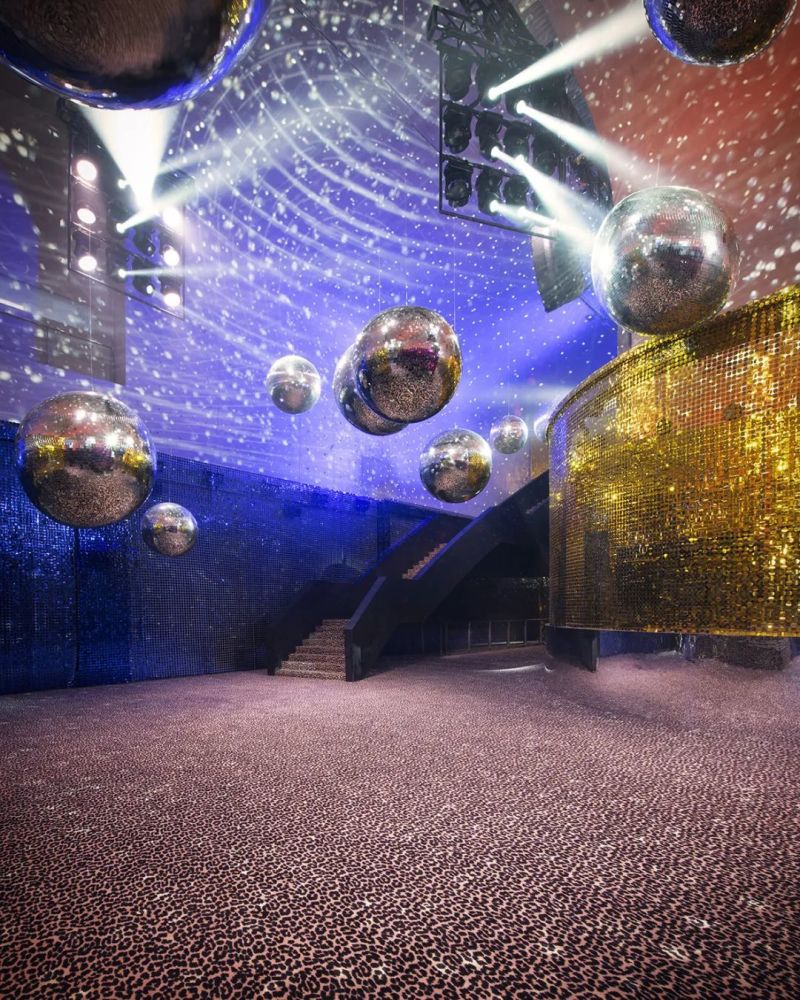 暗黑童话变disco舞厅,dior果然是仙女当腻了.