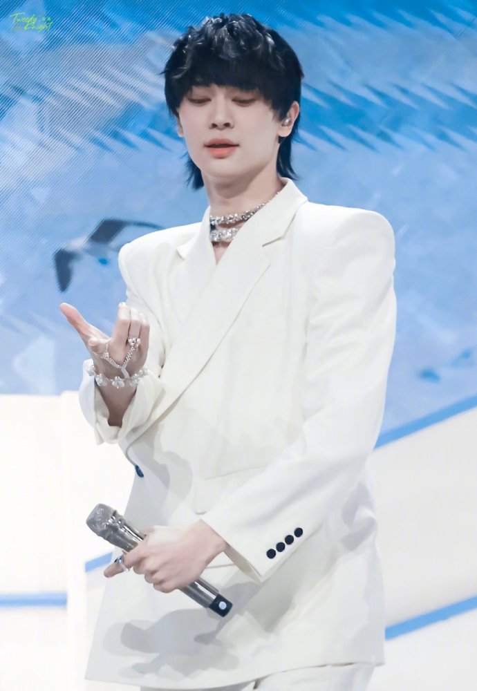 "好好看,小光头也好看,长头发也好看","戴假发前后的梁森简直判若两人