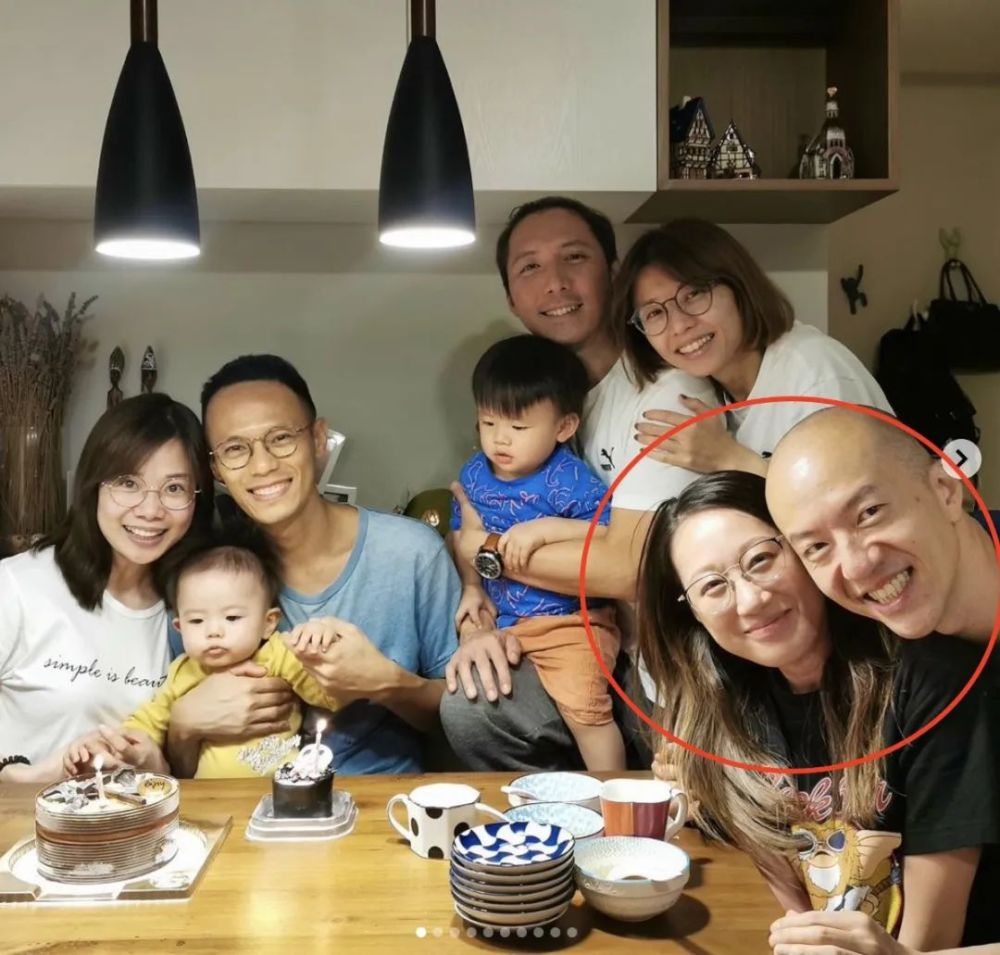 夏竹欣偶尔也会在个人社交网站晒出与男友的合照,他们经常相约朋友一