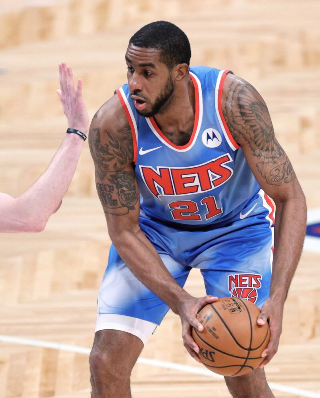 突发篮网球员拉马库斯阿尔德里奇遭遇心律不齐问题宣布退役