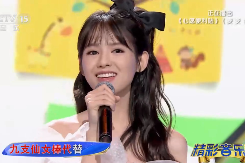 鹤男小舍得中扮张雪儿剧中人称天使老师戏外被粉丝叫甜美男孩