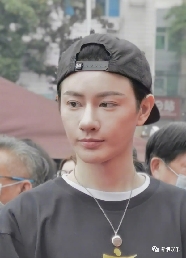 这一角色由演员王佑硕饰演.