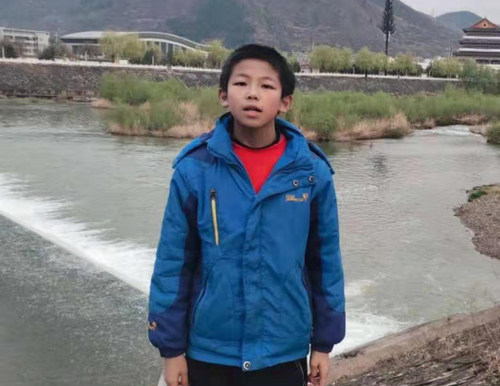 小里悦读专访丨王嘉鑫成绩优异爱好广泛的开心大王