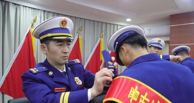消防救援衔分6等19级究竟该怎么区分与武警警衔有相似处