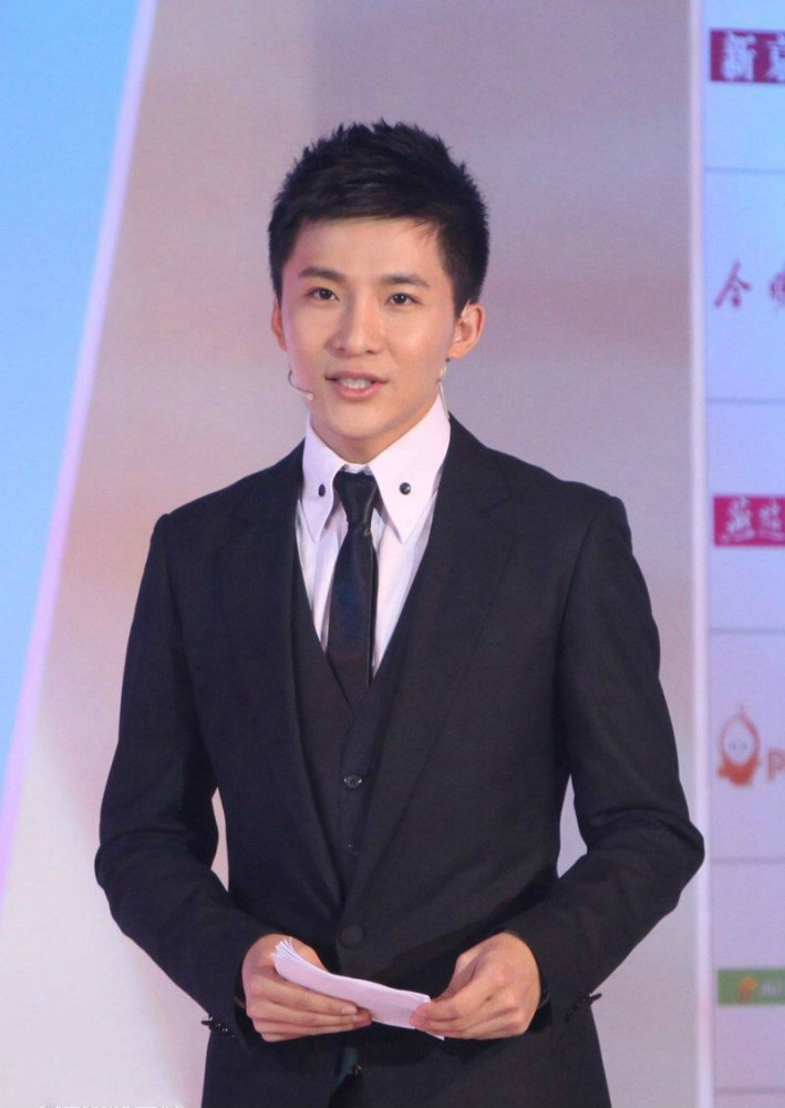 央视最帅主持人边策跳楼身亡妹妹未走出伤痛更改简介怀念