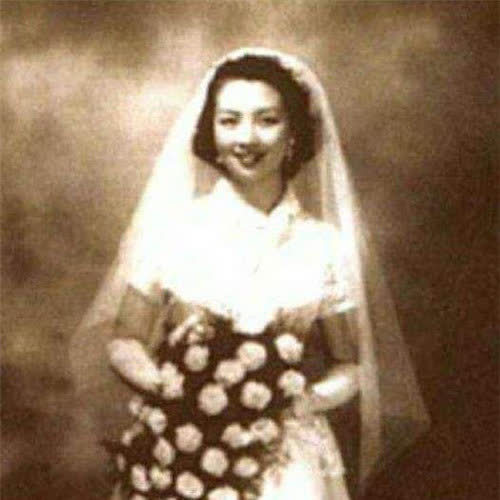 而这个失意的女人,名叫李国秦.