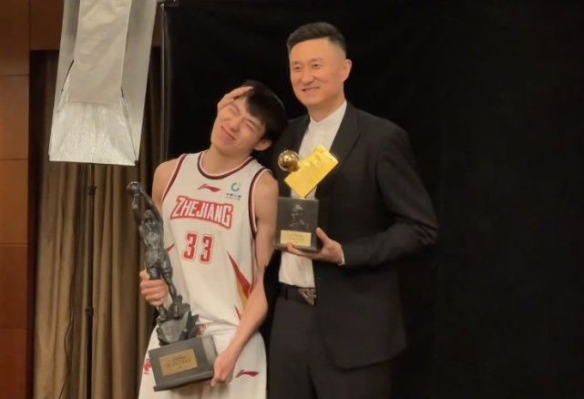 丰收年吴前本赛季包揽全明星mvp和常规赛mvp杜锋恭喜周鹏喊话