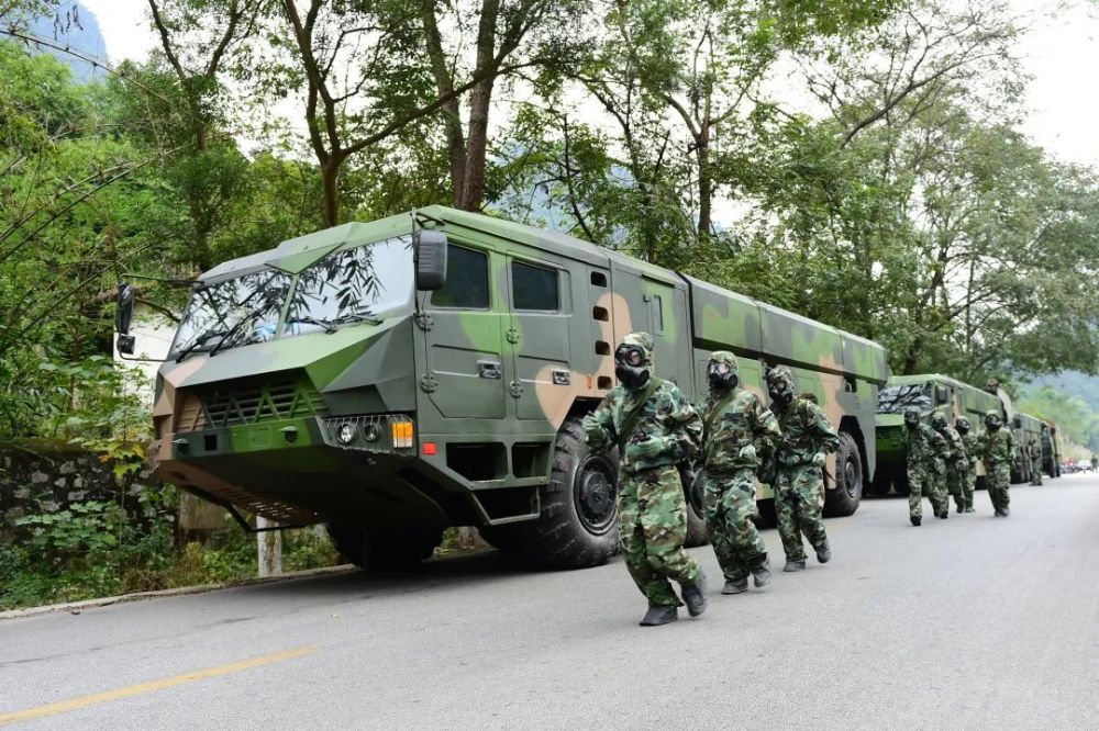 火箭军某部动态设置险局,危局,从严从难摔打部队_腾讯新闻