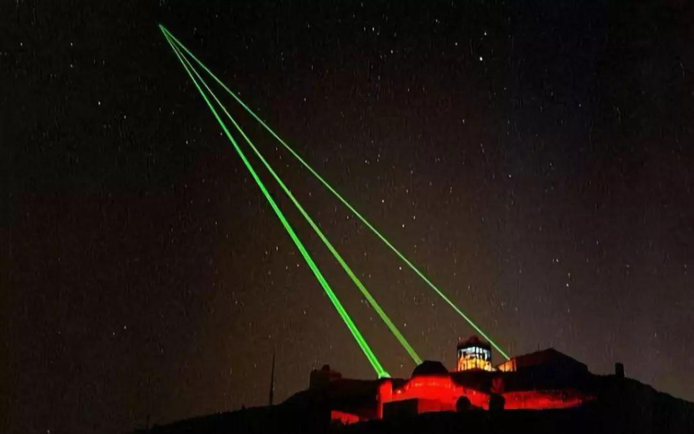 高科技!科学家用望远镜发射激光,可彻底消灭太空垃圾