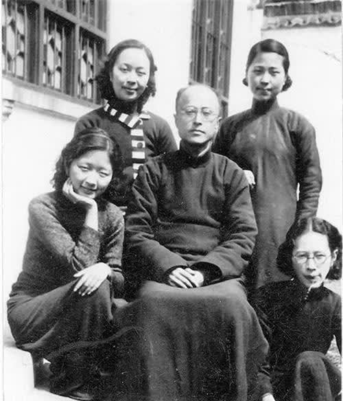 段则是段祺瑞,北洋军阀之一,曾担任过大总统;而这张就是张武龄之家