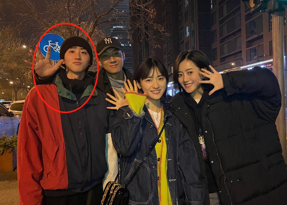 知名女星沈月恋情疑曝光男方全程细心护女友皮肤白嫩颜值惊人