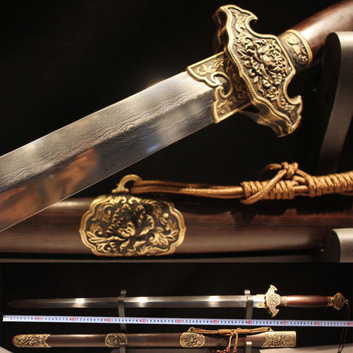 再到了后来,冷兵器已经不仅仅是一种武器了,某些冷兵器还是一种象征