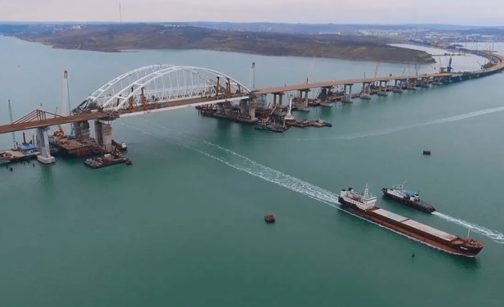 乌克兰抗议俄封锁刻赤海峡致乌海军黑海演习后无法进入亚速海回港