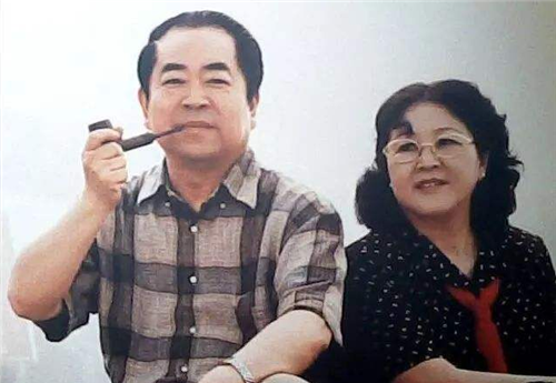 他长期靠朋友救济,却与朋友妻子私会10年,还把人家俩儿子改了姓