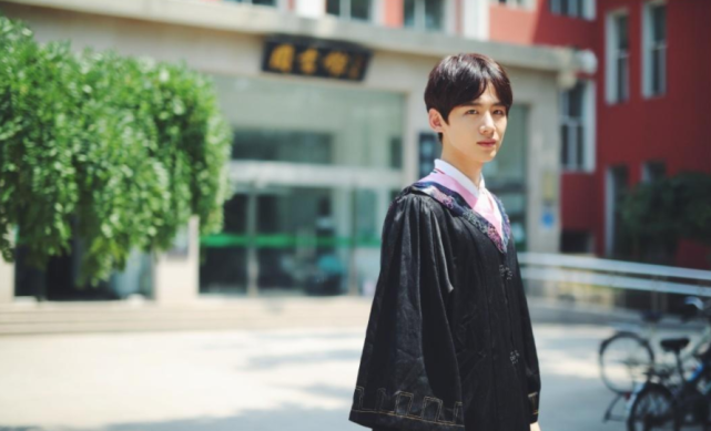 东华大学校草龚俊火了高冷男神接地气男生看了也自叹不如