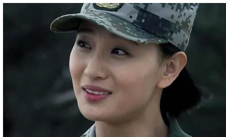 那个曾是最美的军花,因拍戏生情直接结婚,如今过得怎么样了?