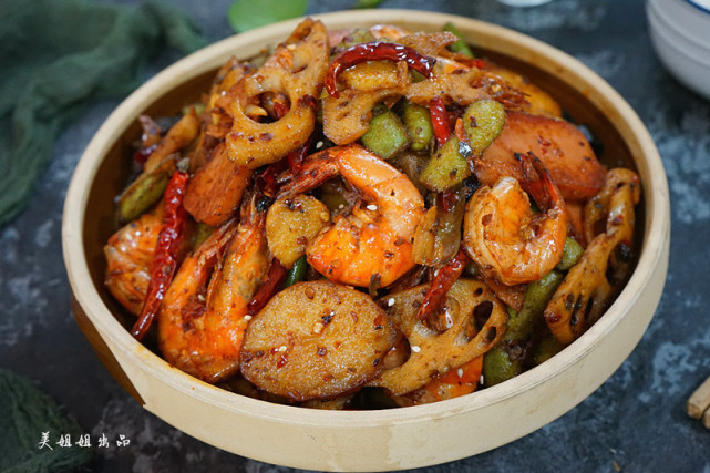 自制香辣过瘾的麻辣香锅一锅搞定零难度家人都喜欢哦