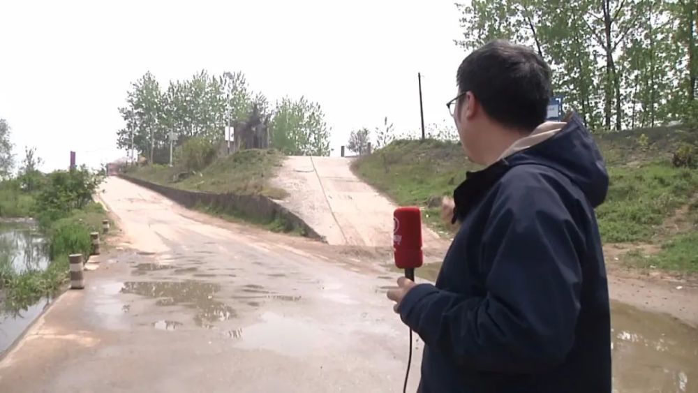 信阳男子失踪六天后，车从河中打捞出！人在车中不幸溺亡！