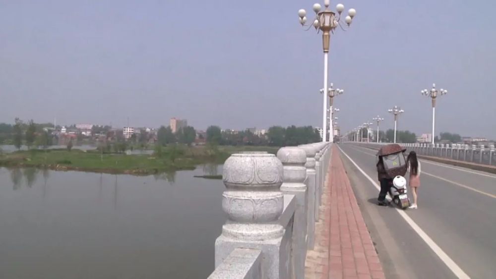 信阳男子失踪六天后，车从河中打捞出！人在车中不幸溺亡！