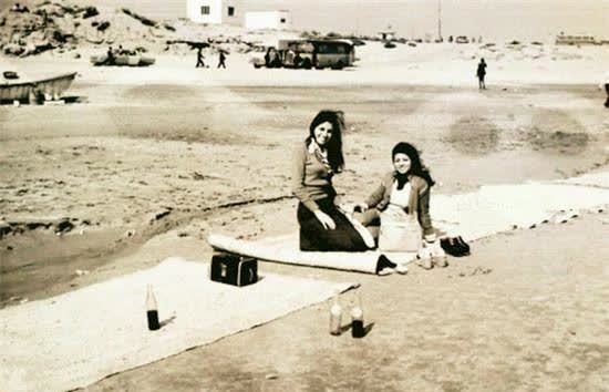 70年代的伊拉克老照片,繁荣程度令人惊叹,图2的女子身材棒极了