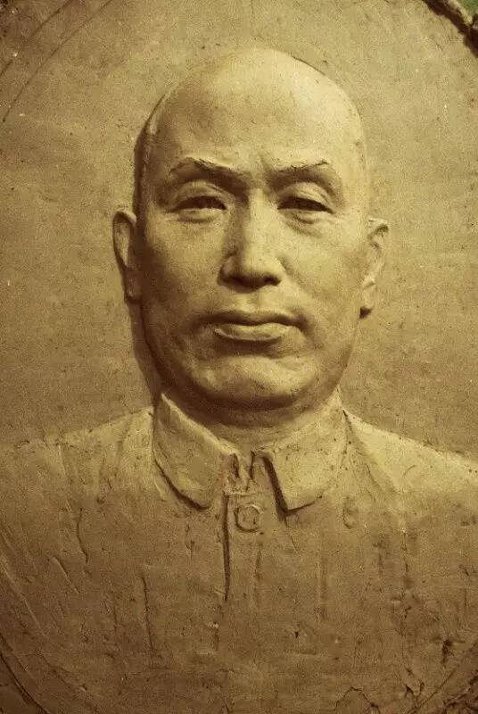 1972年2月,栗再温同志不幸逝世,终年59岁.